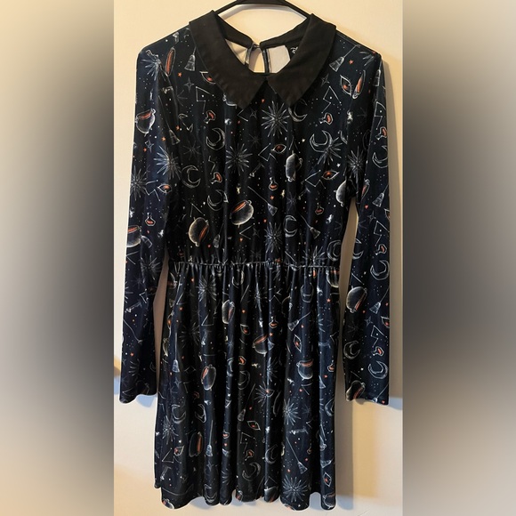 NWOT Her Universe Disney Hocus Pocus Symbols Collar Dress - Picture 4 of 7